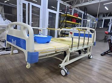 Медицинская мебель: Функциональная медицинская кровать с электроприводом - Трехсекционная — 2