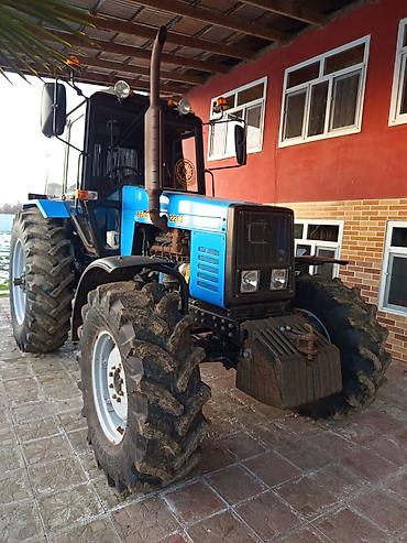 Traktorlar: Belarus 1221.2 traktor - Güc sinfi: 120 a.g. səviyyəsi (6 silindrli — 1