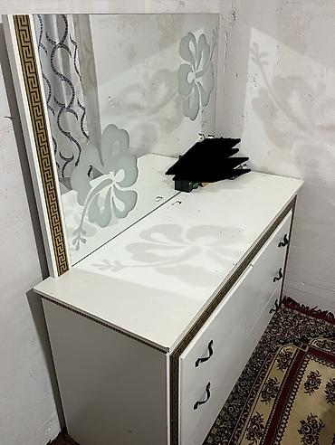qaşıq naboru: Salam Tek tekde satılır kopmlektde yeni deyl işlemişdir guzgulu masa — 2
