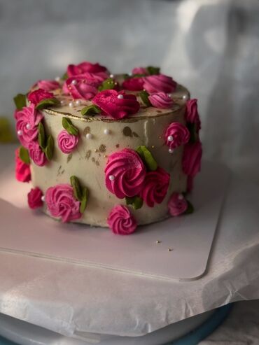 купить розы из атласной ленты: Изысканный торт 🍰 🎂, идеально подходящий для празднования дня рождения