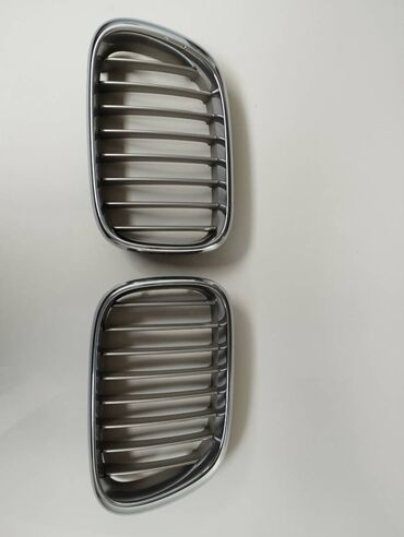 Yan və salon güzgüləri: Bmw x5 radiator barmaqligi dorestayl usten cixma