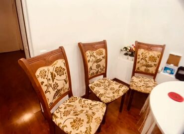 продаю стульчик: Отдам всё недорого! Хорошим людям - хорошую скидку! Три деревянных