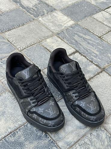 Мужские кроссовки, 43, Louis Vuitton, Б/у, цвет - Черный at lalafo.kg Мужские кроссовки, 43, Louis Vuitton, Б/у, цвет - Черный