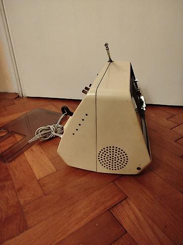 Stari uređaji: Retro tv stari Universum televizor.Prodaje se kao dekoracija jer vise — 4