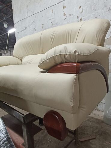 Ремонт, реставрация мебели: ✨ Привет! Я предлагаю услуги по перетяжке мебели, чтобы вернуть ей — 5