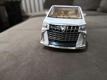 Модели автомобилей: (минивэн/кроссвэн) в масштабе приблизительно 1:24– цвет белый — 1