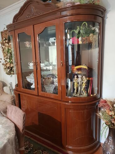 сервант: İşlənmiş, Açılan, 3 qapılı Düz dolab, Servant, Azərbaycan