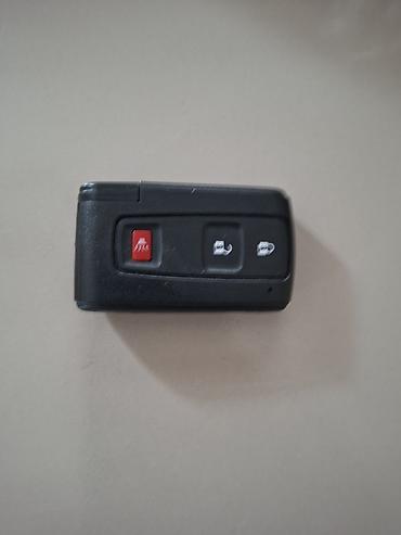 kilid: Prius açar korpusu. Toyota üçün 3 düyməli ağıllı açar/pyult. - — 2