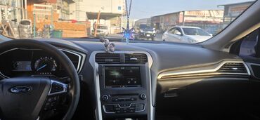 mersedes qapi: 2015-ci il buraxılışlı, qara rəngli "Ford Fusion" modeli. Avtomobilin