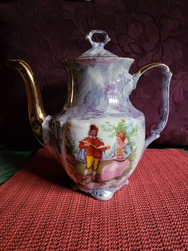Čajnici: Bokal nov porcelanaki Walbrzych Poljska 70te. Visina. 21,5cm — 1