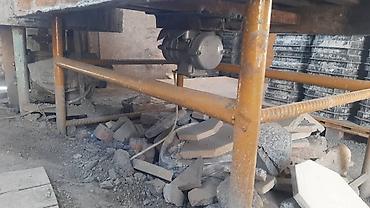 Производство брусчатки: Продаю мешалка 2шт выбра столь 1шт форма 2 вида по30кв лоток50шт — 8