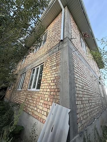один: Продаётся двухэтажный кирпичный дом. Основные характеристики: - — 3