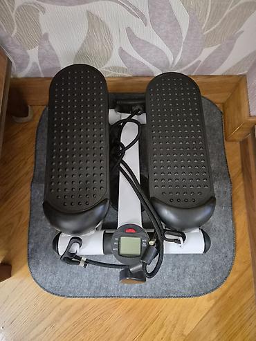 Mini stepper trenajor - İki pedallı kompakt mini stepper: evdə kardio