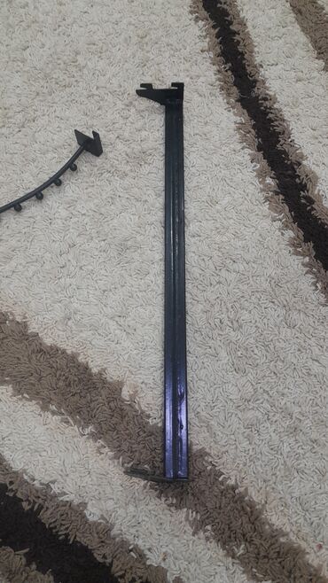 Mağaza asılqanları: Mağaza vitrin sistemi üçün asqı və profil dəsti - Divara bərkidilən — 2