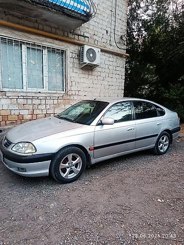 2107 2011: Toyota Avensis: 2001 г., 1.8 л, Механика, Бензин, Хэтчбэк — 2