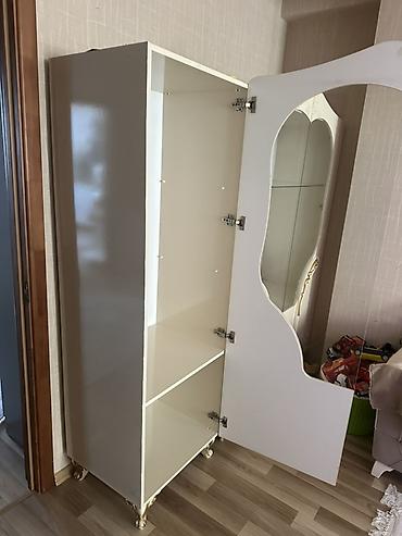 vitrin mebeli: Klassik üslubda yemək otağı üçün vitrin və bufet dəsti. Tərkibi: - 4 — 5