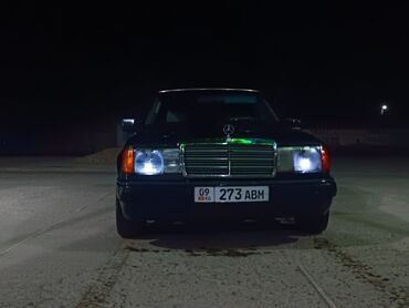 набор для автомобиля: Mercedes-Benz W124 седан, темно‑серый/черный. меняю на Ауди С4 А6 или