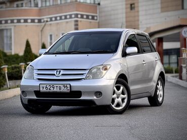Toyota: Toyota ist: 2002 г., 1.3 л, Автомат, Бензин, Хэтчбэк