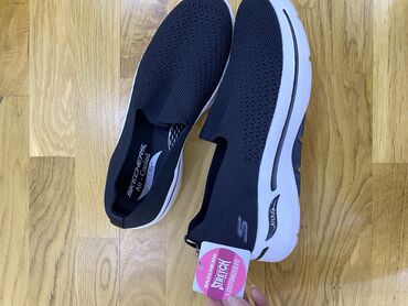 Krossovka ve ketlər: Skechers, Ölçü: 40, rəng - Qara, Yeni