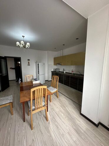 4х комнатную квартиру: 3 комнаты, 138 м², Индивидуалка, 4 этаж, Косметический ремонт