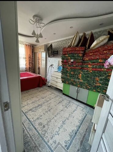 дом на иссык куле: Продаю 3-комнатную квартиру двухуровневую в районе Пишпек. 5/6 этаж