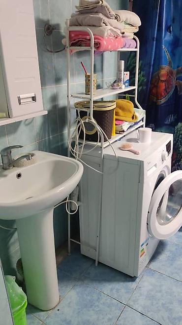 Продажа коттеджей и домов: Продается одноэтажный дом с закрытым двором и хозпостройками. - — 15