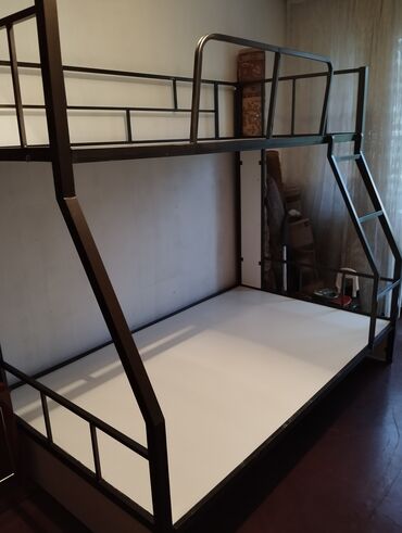 двухъярусный кровать с матрасами: Двухъярусная Кровать, Б/у