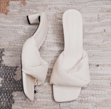 nike foam force 1: Sandals, Bershka, 36