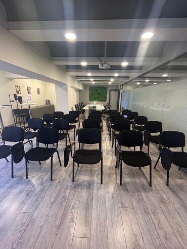 Ofis oturacaqlari 20 ədəd yazi yazmaq ucun yeri ve qollu ikinci əl