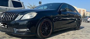 mercedes şəkilləri: Mercedes‑Benz E‑Class sedan (W212), qara rəng. Xarici: - AMG üslublu — 2