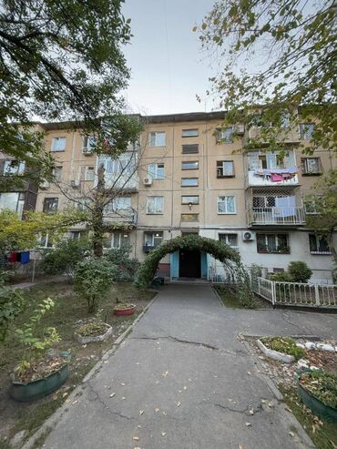 3 комнатная квартира 104 серии бишкек: 3 комнаты, 58 м², 104 серия, 2 этаж