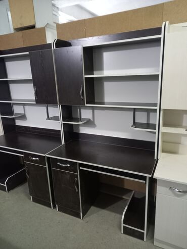 Компьютерные столы: Компьютерный стол, Новый, С полками — 6