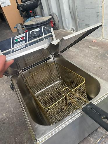 Фастфуд: *Продам готовый бизнес-комплект для кафе/шаурмы: оборудование и мебель — 4