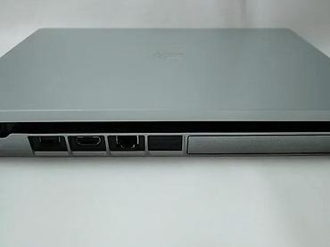 PS4 (Sony Playstation 4): U ponudi je Sony PlayStation 4.
Konzola je najnoviji SLIM model — 10