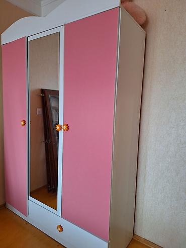 usaq mebel desti: 2 kravat
2 tumba 
sfaner
kitab skafi
skatingyazi masasi — 6