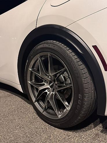 byd e6: Toyota Prius: 2023 г., 2 л, Вариатор, Гибрид, Лифтбек — 5