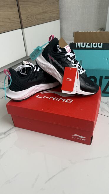 Women's Sneakers and athletic shoes: Кроссовки лининг оригинал. Заказывала через пойзон. Размер не подошёл — 2