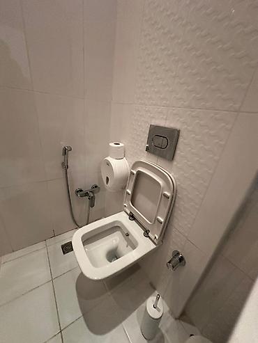 Otaqların günlük kirayəsi: Satılır. 12 otaq üçün mebel komplekti (televizor və kondisioner daxil — 21