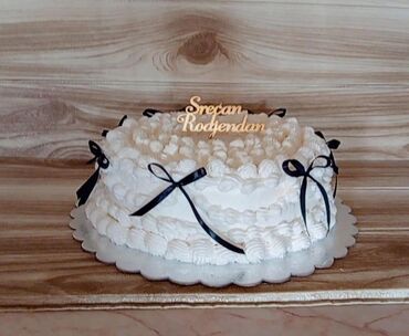 Konditorski proizvodi, slatkiši: Torta sa temom kuvarske jakne, idealna za proslave rođendana ili druge — 5