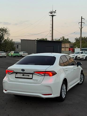 Toyota: Toyota Corolla: 2022 г., 1.8 л, Автомат, Гибрид, Седан — 4