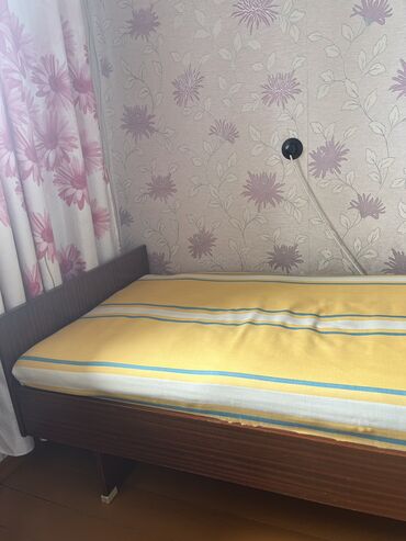 Односпальные кровати: Односпальная кровать, Б/у, С матрасом, ЛДСП, длина - 190 см