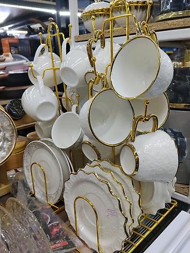 Чайный сервиз на подставке, фарфор, белый с золотистой отделкой