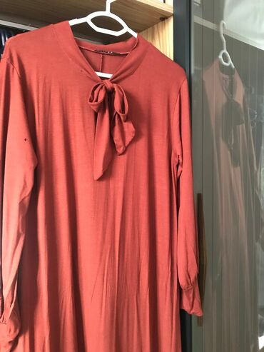 gün eynekleri: Tünd kərpic rəngində uzun don. - Model: düz kəsim, rahat siluet -