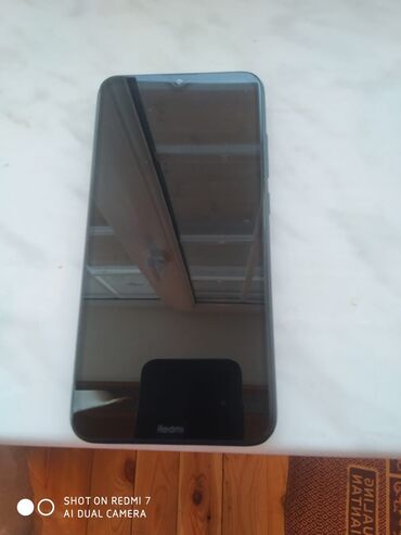 3 sim kartlı telefon: Xiaomi Redmi 8A, 32 ГБ, цвет - Черный, 
 Две SIM карты