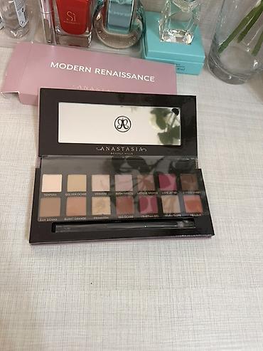 Şəxsi əşyalar: Anastasia Beverly Hills – Modern Renaissance göz kölgəsi palitrası - — 2