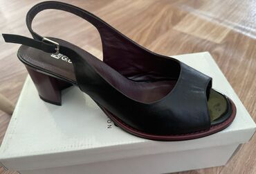 продаю женскую обувь: Босоножки новые 40 р., произ-во Турция