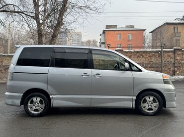 Toyota: Toyota Voxy: 2002 г., 2 л, Автомат, Бензин, Минивэн — 2