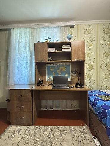 dəftər qələm: Düz masa, Polkalı, Siyirməli, Sadə laminat, Zəmanətsiz, Kredit yoxdur — 1