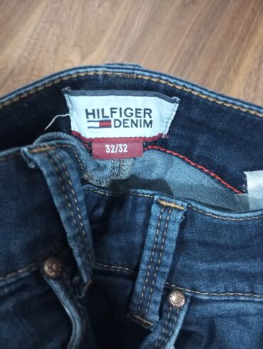 tommy hilfiger prolecne jakne: Duboke,uske farmerke u super stanju. Iimaju elastin,odgovaraju