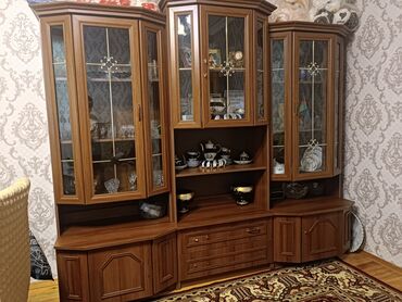 seyf qapi islenmis: Qonag otağı mebeli olub. süper veziyyetde islenib ve qalib. 100 manat